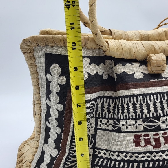 Handmade weaved large straw Fiji beach bag - Picture 13 of 16